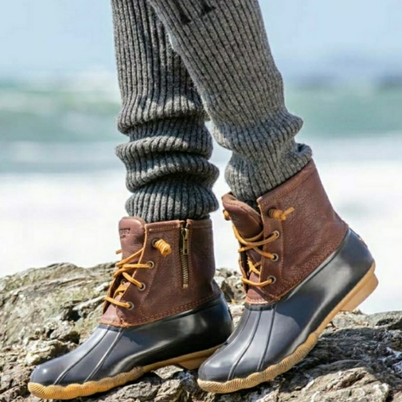 Speery Saltwater Proof Duck Boots Top Siders Brown and Navy Blue. Size 7